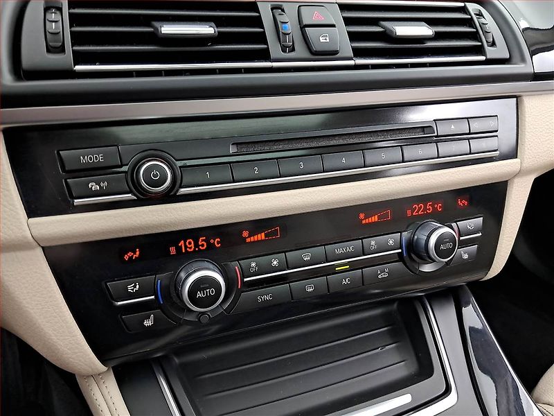BMW Řada 5 (2015) 535i, Kůže, Navi, Bi-Xenony - fotka 16 z 22