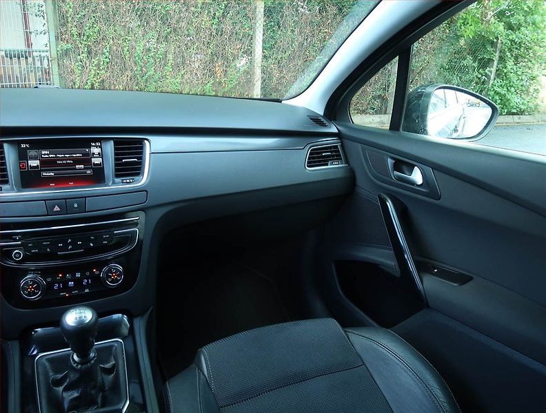 Peugeot 508 (2014) Allure 2.0 HDi, Navi, Tempomat - fotka 8 z 23