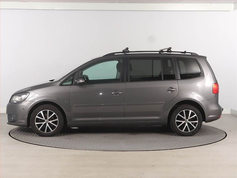 Volkswagen Touran (2013) 1.6 TDI, Automat, 7 míst, Navi - fotka 3 z 20