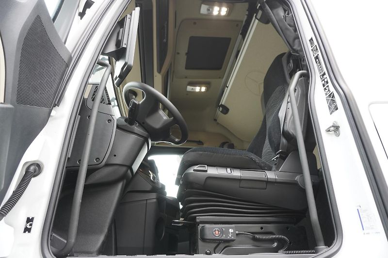 Mercedes-Benz Actros (2022) 2545 MP5 / 60 tho. km / crane - fotka 20 z 30