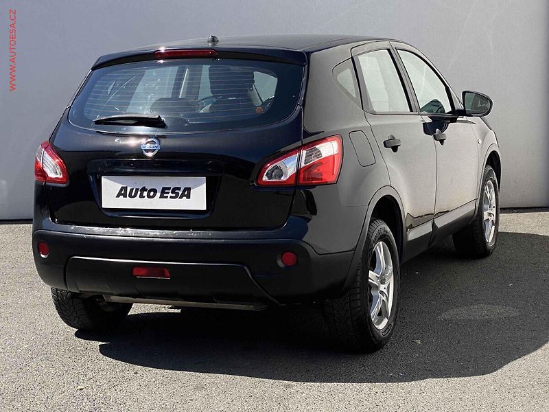 Nissan Qashqai (2013) 1.6, Visia, +ALU - fotka 4 z 16