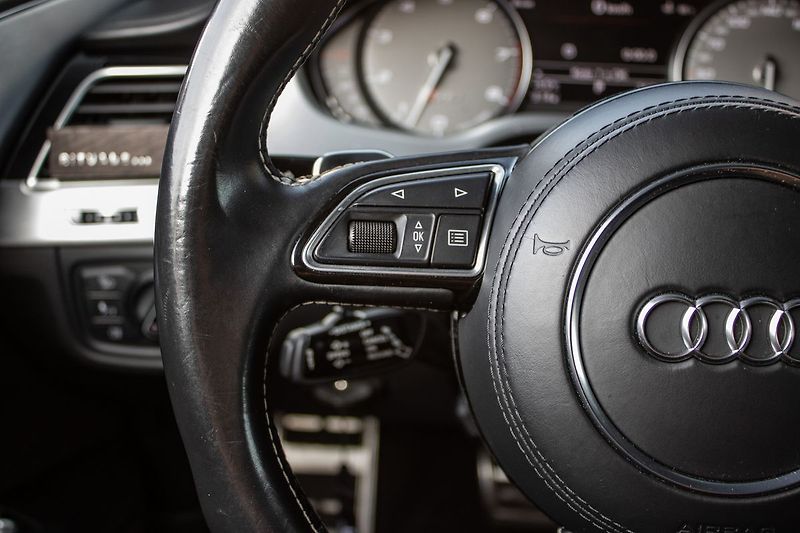 Audi S8 - fotka 20 z 30