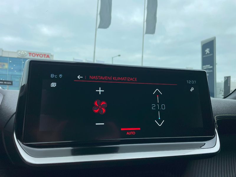 Peugeot 2008 GT 1.2 PureTech 96 kW - fotka 14 z 20