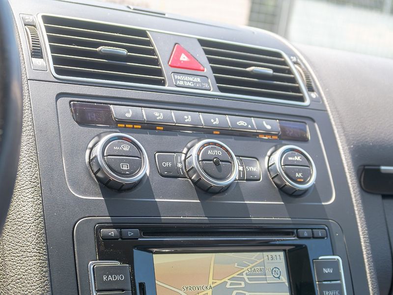 Volkswagen Touran (2014) 1.6TDI HG NAVI – 7 SEDADEL - fotka 22 z 47