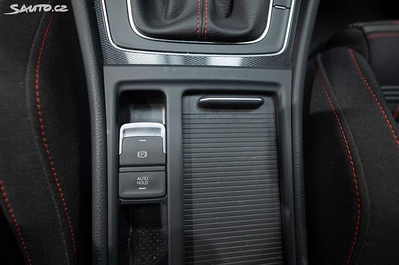 Volkswagen Golf GTI Performance 2.0 169 kW - fotka 19 z 31