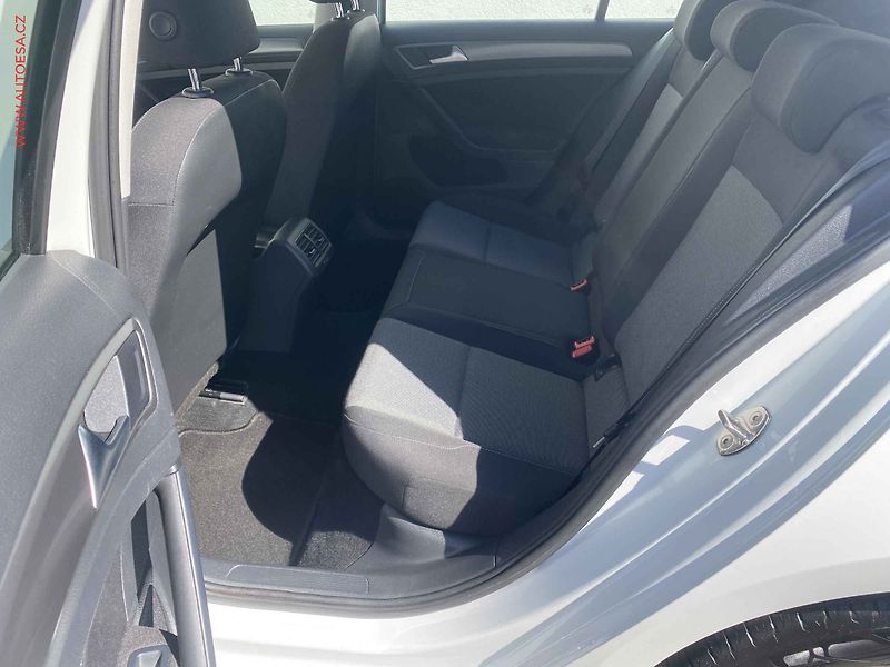Volkswagen Golf (2011) 1.2TSi, ČR, DSG, tempo - fotka 10 z 18