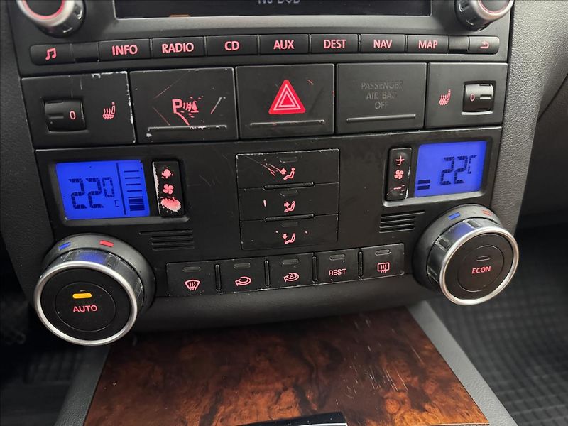 Volkswagen Touareg 3,0 165kW V6 NZ.TOP KŮŽE TAŽNÉ - fotka 17 z 42