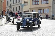 Stovka nablýskaných motocyklů a automobilů předválečné a meziválečné éry vyrazila v neděli z Horního náměstí v Přerově na spanilou jízdu regionem. Nejstarší účastnicí byla 88letá Libuše Šulcová. Vyrazila na motocyklu BSA 770 se sidecarem z roku 1928.