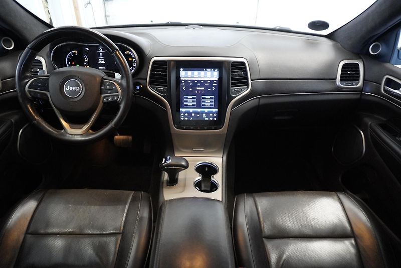 Jeep Grand Cherokee 3,0 V6 SUMMIT CRD  4WD AUT. - fotka 23 z 31