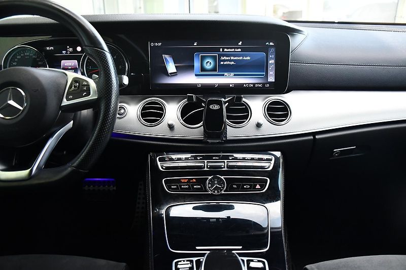 Mercedes-Benz Třídy E 350D AMG K360° HEAD-UP - fotka 23 z 51