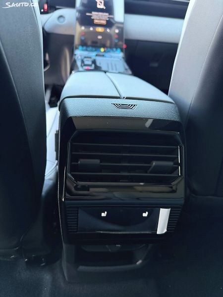 Citroën C5 Aircross MAX Plug-in Hybrid - fotka 11 z 12