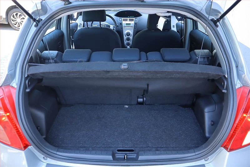 Toyota Yaris (2007) 1.3 VVT-i, Automat - fotka 14 z 17