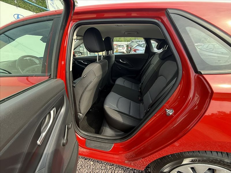 Hyundai i30 1,5 CVVT 71kW Comfort - fotka 20 z 24