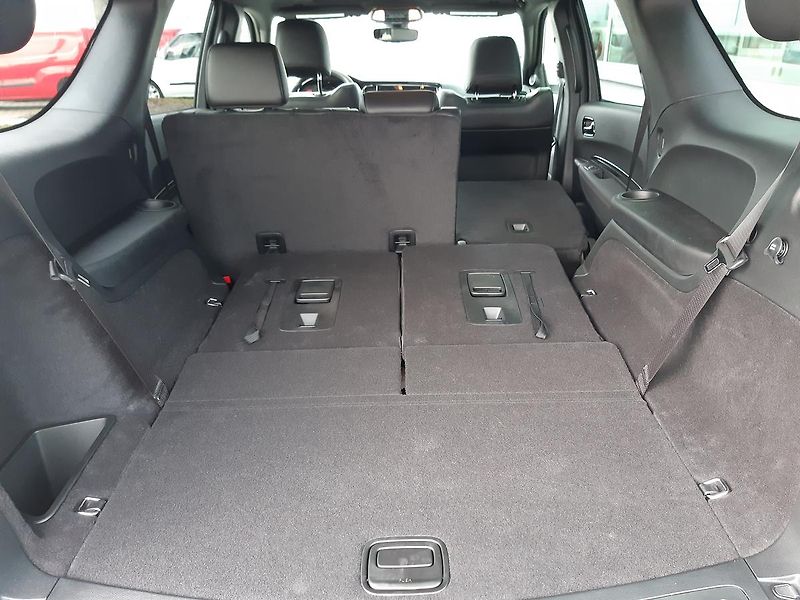 Dodge Durango (2026) 5,7 V8 HEMI  R/T 4x4 - fotka 19 z 47