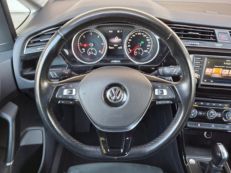 Volkswagen Touran (2017) HighLine DSG 2,0TDi 110kW - fotka 17 z 35