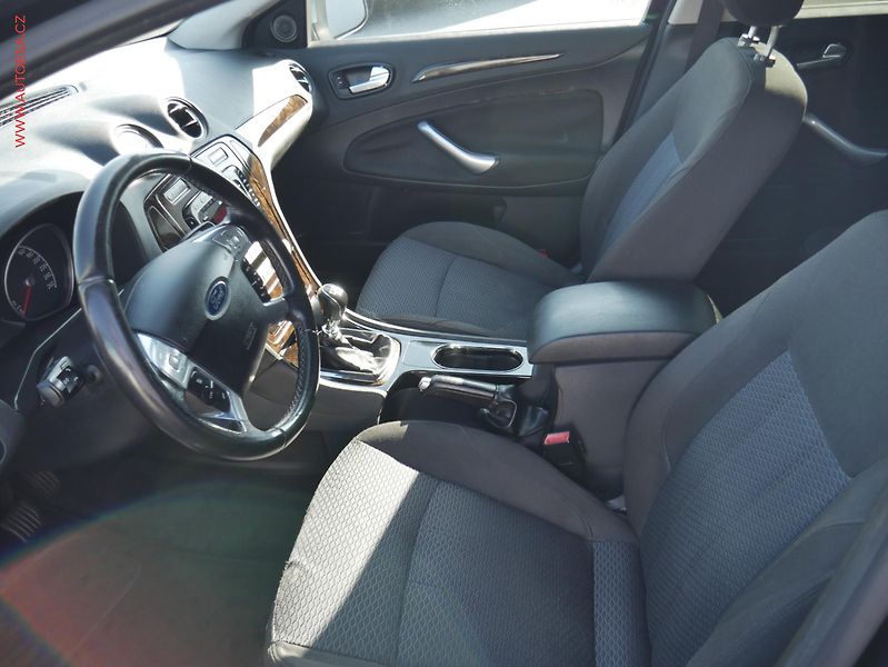 Ford Mondeo (2008) 2.0 TDCi, AC, TZ, park.asist - fotka 9 z 16