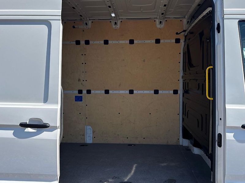 Volkswagen Crafter Skříň skříňový vůz - fotka 13 z 22