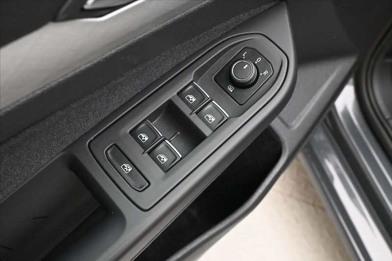 Volkswagen Golf 2,0 TDI 110 kW DSG Life Záruka - fotka 25 z 30