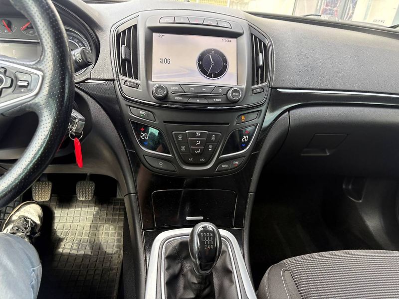 Opel Insignia Sports Tourer Sport A16XHT 125 - fotka 14 z 21