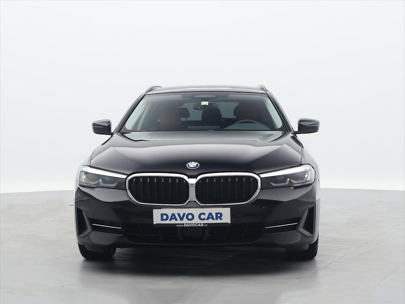 BMW Řada 5 2.0 D 140kW xDrive AT CZ - fotka 2 z 35