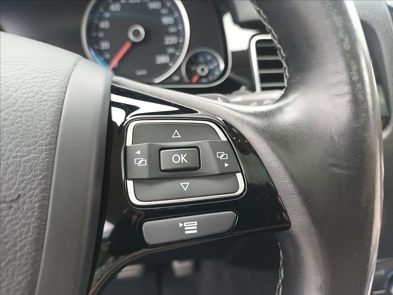 Volkswagen Touareg 3,0 TDI 193Kw,R-Line,ČR,TAŽNÉ, - fotka 29 z 50