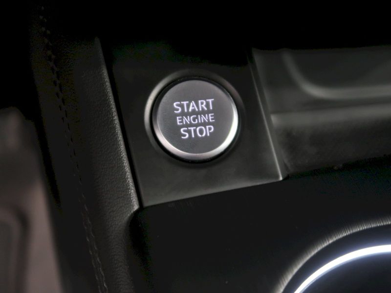 Audi A4 (2019) 40TDI 140KW 4x4 WEBASTO NAVI - fotka 31 z 39