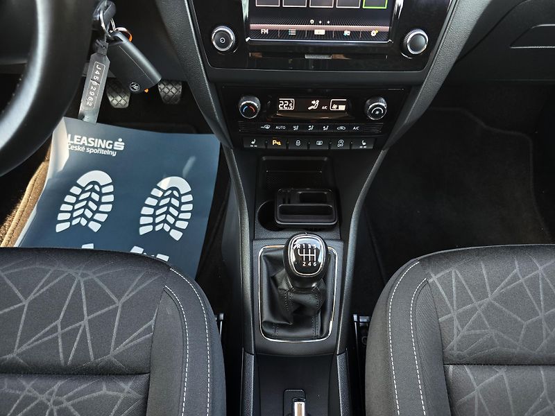 Škoda Rapid TSI 81KW XENON DIGI KLIMA 1Maj - fotka 22 z 24