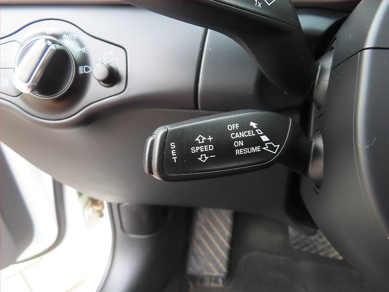 Audi A4 (2013) 2.0 TDI, Automat, Xenony - fotka 19 z 19