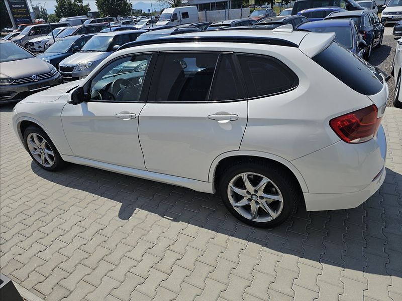 BMW X1 2,0 XDRIVE 28i AUTOMAT TOP - fotka 9 z 46