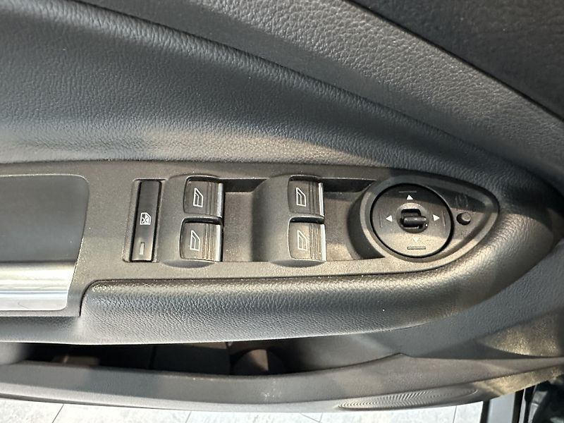 Ford Kuga Titanium 1.5 EcoBoost 150k man - fotka 13 z 26