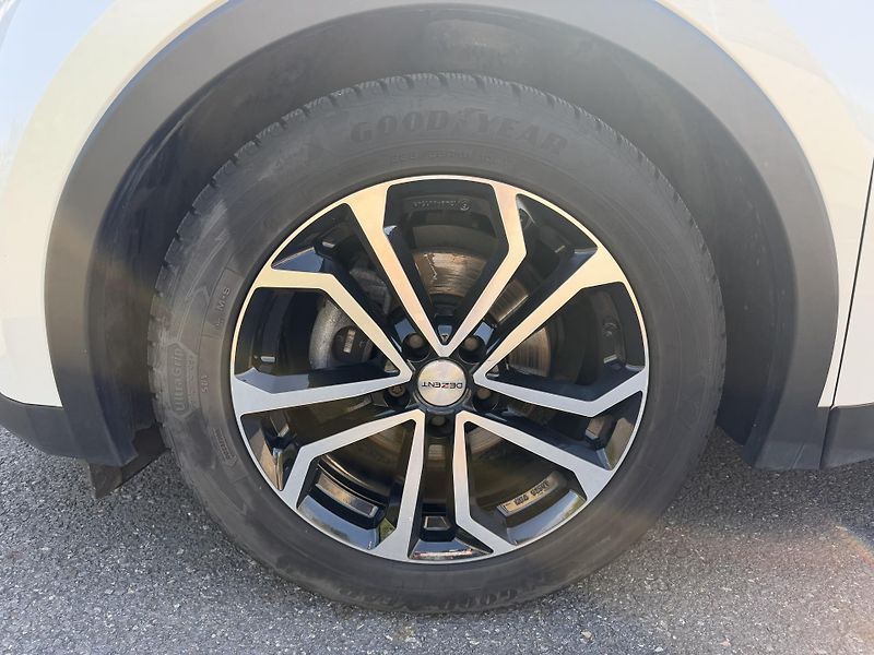 Toyota C-HR 1,8i hybrid automat navigace - fotka 10 z 21