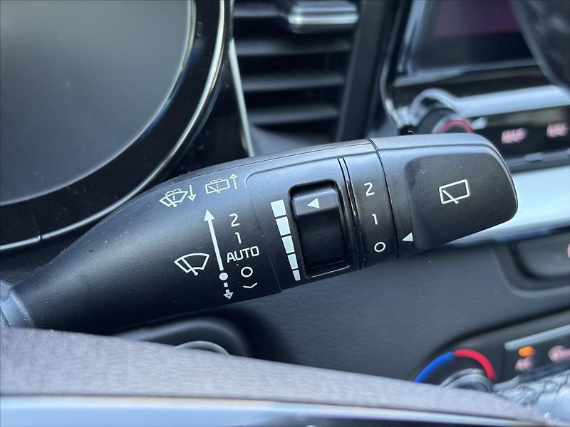 Kia Ceed 1,5 TGDi AT TOP ZÁRUKA TAŽNÉ - fotka 38 z 51