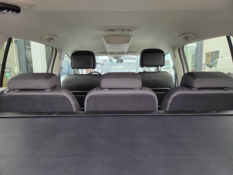 Volkswagen Touran (2026) 1.5 TSI DSG 7míst - fotka 39 z 48