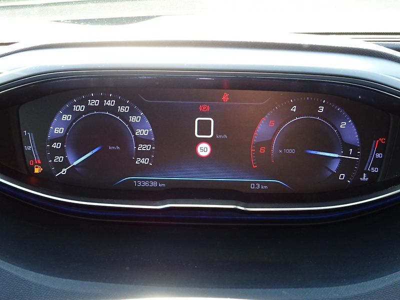 Peugeot 3008 (2017) ACTIVE 1.6 BlueHDi 120k MAN6 - fotka 24 z 47