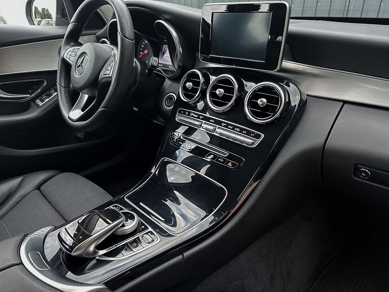 Mercedes-Benz Třídy C 200d AVNTGARDE - fotka 16 z 24