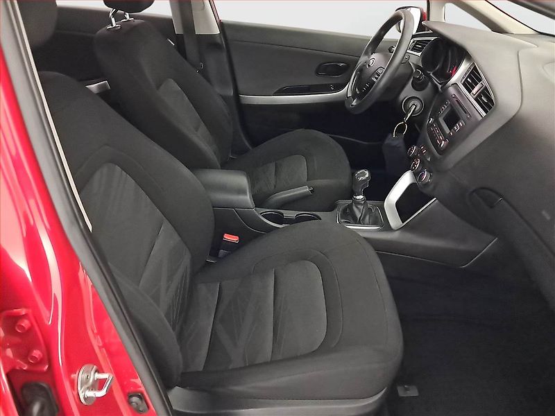 Kia Ceed (2015) 1.4 CVVT - fotka 9 z 15