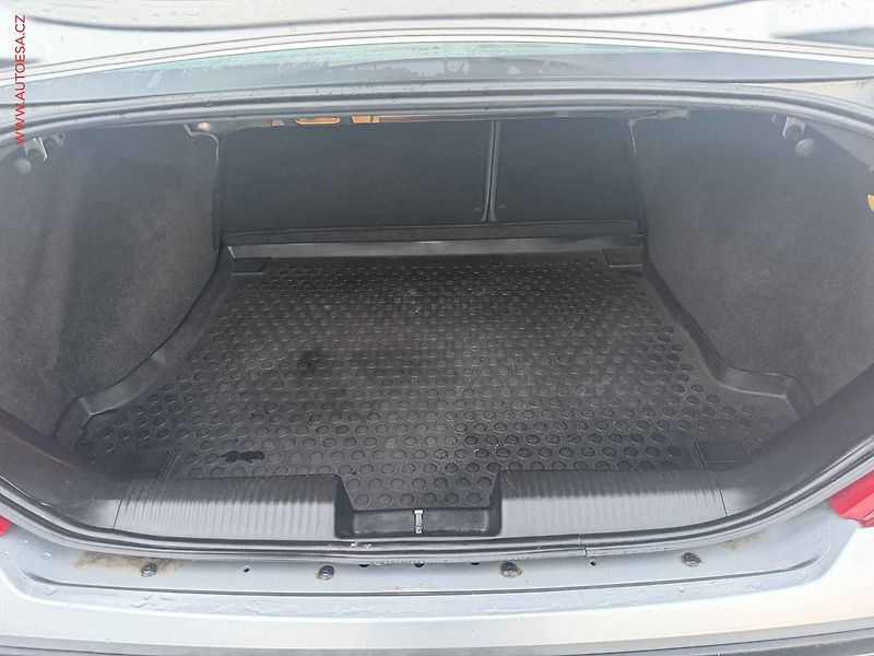 Ford Focus (2003) 1.6 16V, ČR, AC - fotka 7 z 15