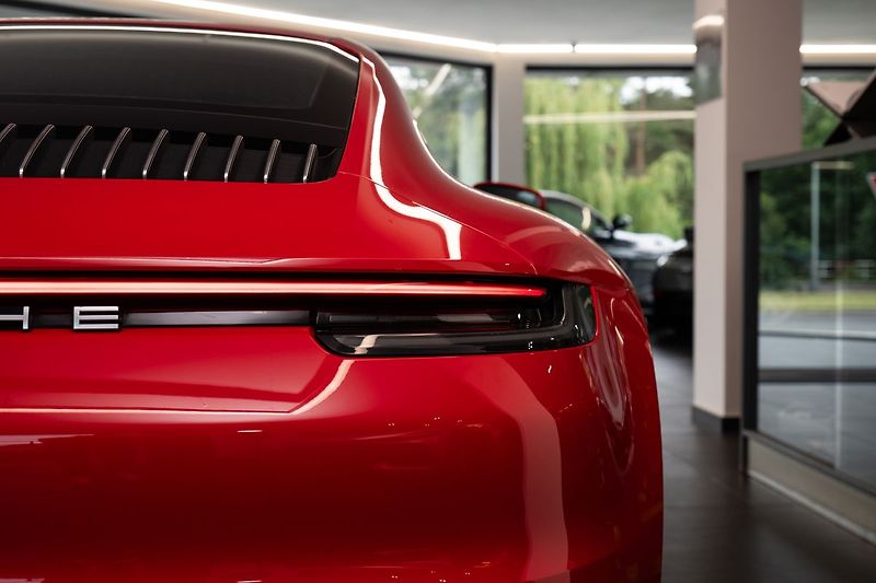 Porsche 911 Carrera 4S - fotka 22 z 24