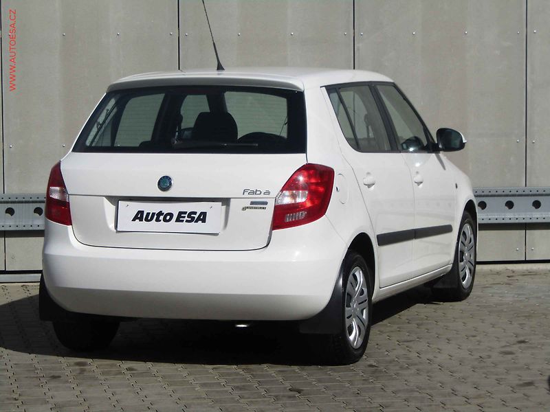 Škoda Fabia (2011) 1.6 TDi, 2.maj,ČR, El.výbava - fotka 4 z 14
