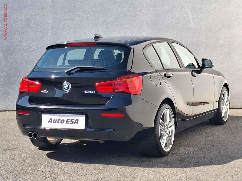 BMW Řada 1 (2017) 2.0i 120i, navi - fotka 4 z 21
