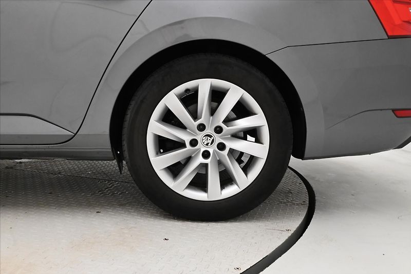 Škoda Superb 2,0 TDI 110kW DSG Style Záruka - fotka 24 z 24
