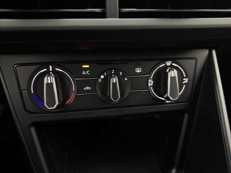 Volkswagen Polo 1,0 MPi 59kW LED DPH ZÁRUKA CZ - fotka 21 z 36