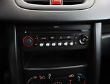Peugeot 207 (2009) 1.4, nová STK, v dobrém stavu - náhled 11