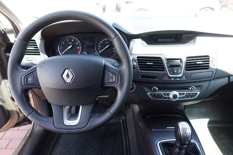 Renault Laguna 2.0 16V Expression Grandtour - fotka 13 z 22
