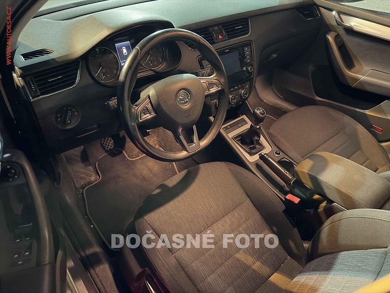 Škoda Octavia (2013) 1.6TDi, ČR, Elegance, bixen - fotka 3 z 3