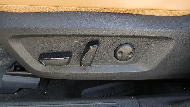 Nissan X-Trail e-POWER e-FORCE 4WD - 213 k TE - fotka 22 z 26