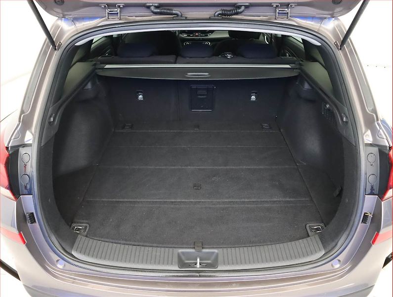 Hyundai i30 (2023) 1.5 T-GDI MHEV, Automat - fotka 14 z 19