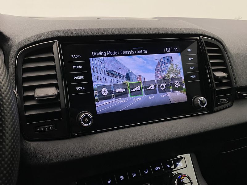 Škoda Karoq 2.0TSI SPORTLINE 4x4 REZERVACE - fotka 54 z 55
