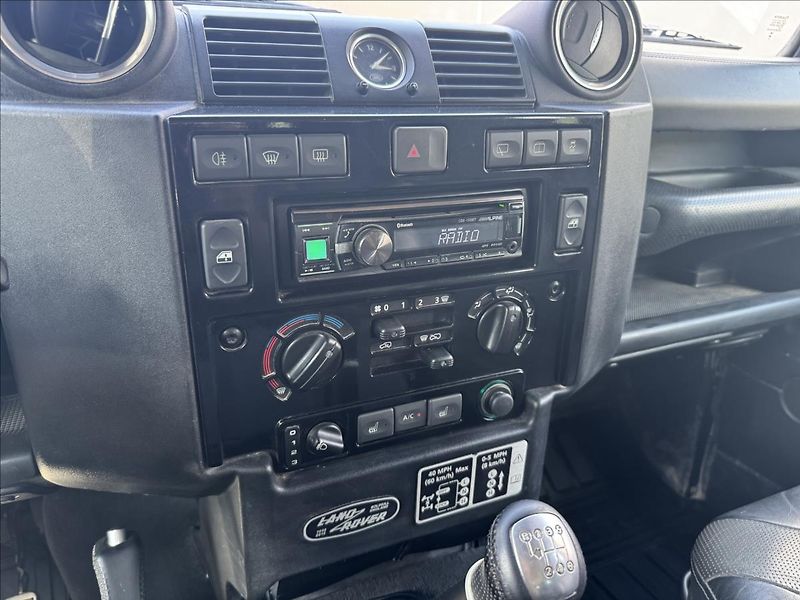 Land Rover Defender 2,2 110 TD4 STW Adventure ČR - fotka 18 z 25