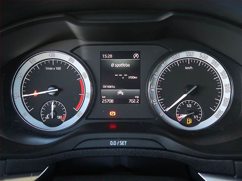 Škoda Karoq (2022) Ambition 1.0 TSI - fotka 11 z 16
